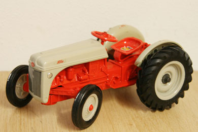 FORD 8N RESTORATION KIT 1/16 ERTL