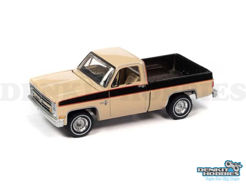 CHEVY SILVERADO 10 FLEETSIDE 1985 TAN/BROWN 1/64 SCALE AUTO WORLD